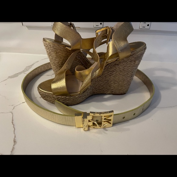 super comfortable golden platform shoes - Picture 2 of 4